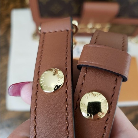 Louis Vuitton Dauphine Runway Cruise 19 - Picture 7 of 8